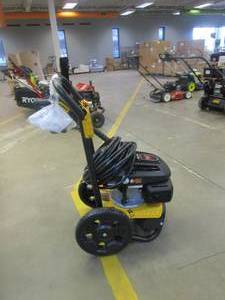 lot 482 image: DEWALT 3300 PSI 2.4 GPM Gas Cold Water Pressure Washer with HONDA GCV200 Engine (NICE CONDITION)