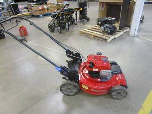 lot 484 image: Toro 22 in. Recycler SmartStow Briggs & Stratton High Wheel FWD Gas Walk Behind Self Propelled Lawn Mower (MISSING BAGGER)