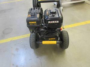 lot 485 image: DEWALT 4400 PSI 4.0 GPM Gas Cold Water Pressure Washer with DEWALT 420cc Engine (NICE CONDITION)