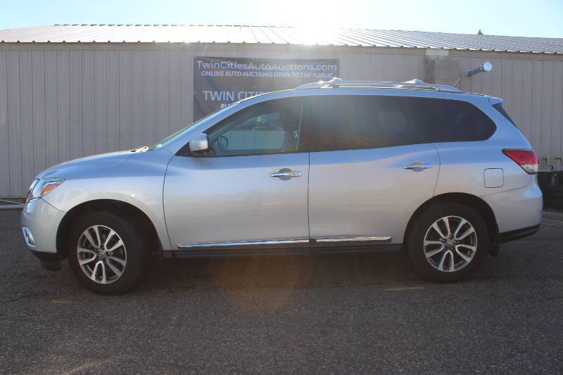 2013 Nissan Pathfinder - 4X4 - 2 OWNERS