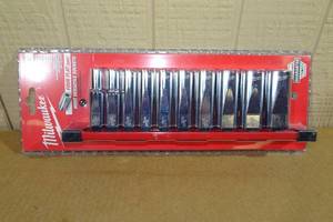 lot 18 image: Milwaukee 10 Piece 38 Drive Deep Sockets - SAE