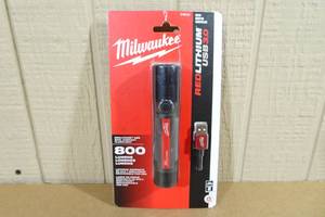 lot 22 image: Milwaukee RedLithium USB 800L Compact Flashlight