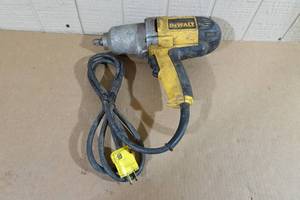 lot 39 image: DeWalt DW292 12 Corded Impact Wrench - 7.5 Amp