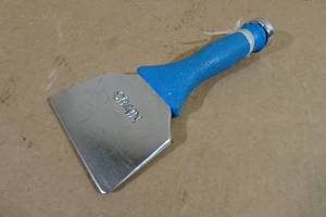 lot 46 image: Crain 152 Cushion Grip Stair Carpet Tool