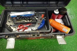 lot 48 image: 26 Husky Toolbox with Assorted Carpet Tools - Seamer, Glue Gun, Staples