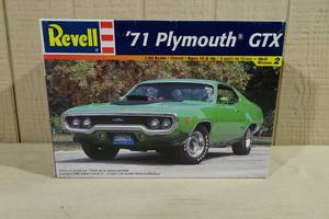 lot 95 image: Revell 1971 Plymouth GTX 124 Scale Plastic Model Kit