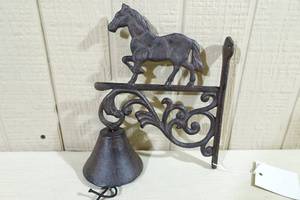 lot 125 image: Cast Iron Horse Ranch Dinner Bell