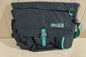 lot 127 image: Mountainsmith Adventure Office Small Bag