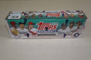 lot 139 image: 2022 Topps Baseball Cards Complete Set