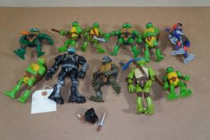 lot 172 image: 11 Teenage Mutant Ninja Turtle Action Figures with Accessories