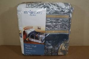 lot 190 image: Mainstays Home Winter Night, Deer Theme Blanket - TwinFull