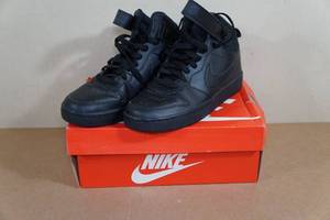 lot 235 image: Nike Court Borough Mid 2 Sneakers -Kids Size 7