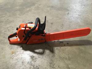 lot 18 image: Echo 20 in. 59.8 cc Gas 2-Stroke Cycle Chainsaw in good condition see pictures