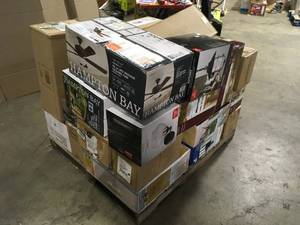 lot 39 image: Pallet with assorted Lightning various models and conditions see pictures customer returns review pictures