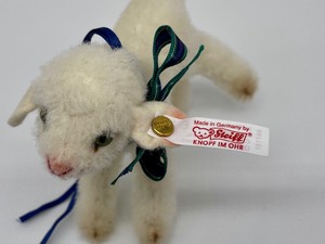 lot 965 image: Steiff Christmas Lamb Limited Edition Ornament made by the Steiff North American Christmas Exclusive