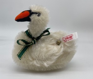 lot 959 image: Steiff Christmas Swan Limited Edition Ornament made by the Steiff North American Christmas Exclusive 2006