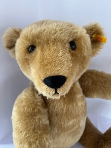 lot 901 image: Steiff Teddy Bear Growler Lotte #404894