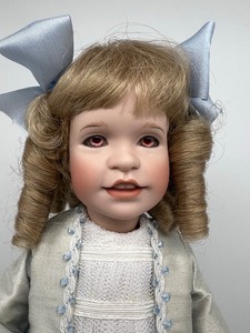 lot 912 image: Lawtons Fleurette & Fifi