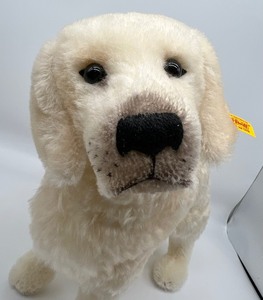 lot 935 image: Steiff Golden Retriever #035043