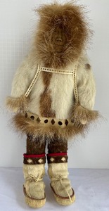 lot 940 image: Artisan Eskimo Doll