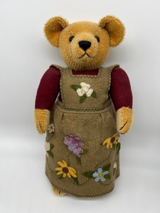 lot 949 image: Patty Gohman The Three Bears Dolls