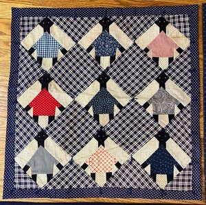lot 1114 image: Variety of Quilt Samplers