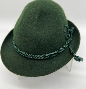 lot 1107 image: Assorted Doll Hats