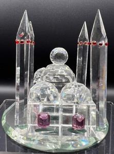 lot 1235 image: Beautiful Crystal Taj Mahal Figurine