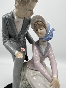 lot 1206 image: NAO Collection by Lladro My Offering, Courting Couple 0411