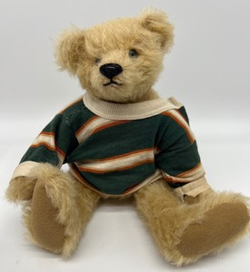 lot 1090 image: Artisan Bears Prairie Bear Works and Bearly There - Linda Spiegel