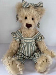 lot 1084 image: Mill Creek Artisan Bears - Fancy Frannie and Friend