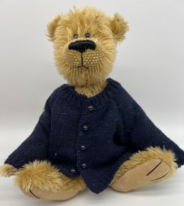 lot 1069 image: The Sweater Crew Artisan Bears