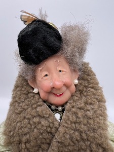 lot 1072 image: Artisan Fancy Grandma
