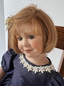 lot 1041 image: The Twins by Linda Murray Doll