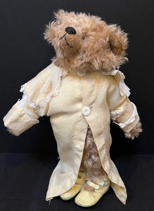 lot 1060 image: A Delightful Artisan Bear Mix