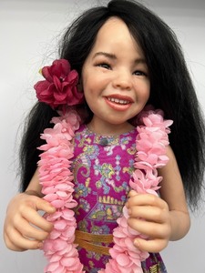 lot 1054 image: 1054 Sarah Niemela Hawaiian Girl Doll