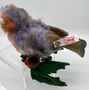 lot 988 image: Steiff Ornament Robin #038839
