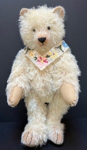 lot 978 image: Artisan Brianna Rose Bear Doll