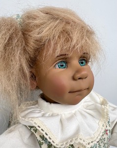 lot 994 image: Jeckle Jansen Anna  Doll Limited Edition