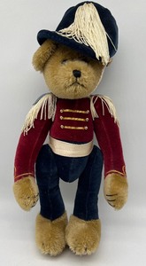lot 995 image: Muriel Townsend Mohair Bears