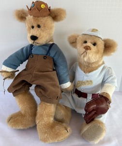 lot 1024 image: Up for a Game Mohair Bears - Bearly There by Linda Spiegel