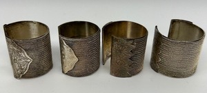 lot 1121 image: Vintage Metal Napkin Rings and Vintage Glass Scotty Dog Creamer