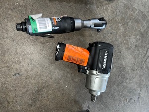 lot 9 image: Lot of husky tools