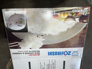 lot 20 image: zojirushi rice cooker & warmer