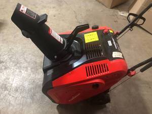 lot 46 image: Powersmart single-stage gas-powered 21 inch clearing width in good working condition see pictures