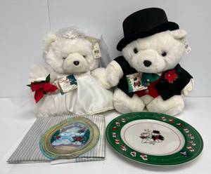 2000 Mr. And Mrs. Santa Bear With Collectors Plate