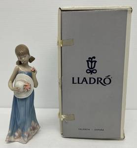 LLadro # 5648 Courtney Girl With Spring Hat