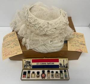1944 Wedding Veil & Les Grands Parfums Mini Bottle Set Some With Perfume