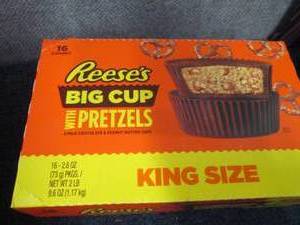 Box of 16- 2.6 oz Reeses Big Cup w...