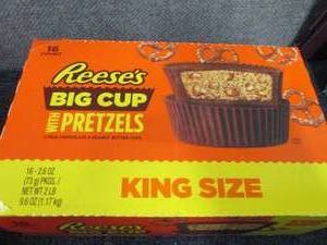 Box of 16- 2.6 oz Reeses Big Cup w...